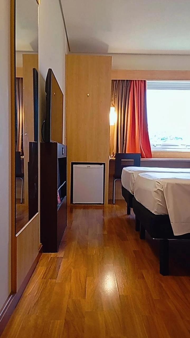 Ibis Canoas Shopping Exterior foto
